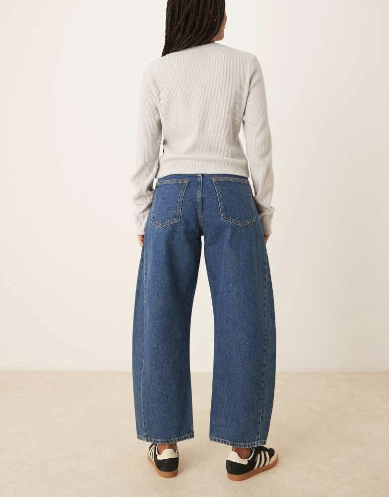 Abercrombie & Fitch Abercrombie & Fitch curve love mid rise barrel jean in medium wash 5