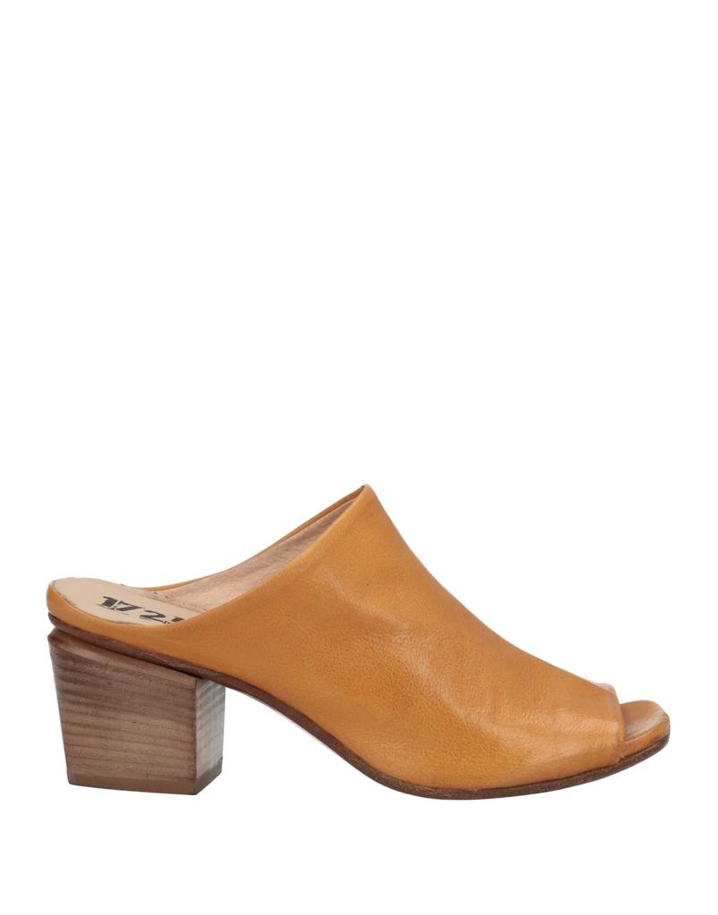 1725.A Sandals