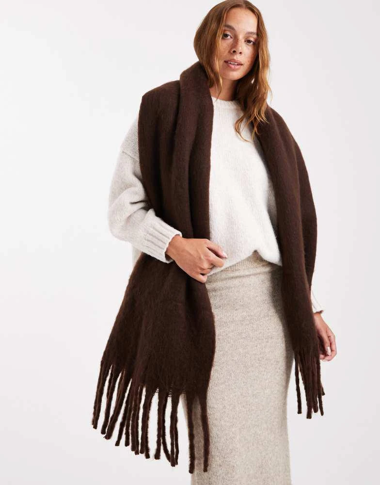 Glamorous Glamorous blanket scarf in chocolate brown 3