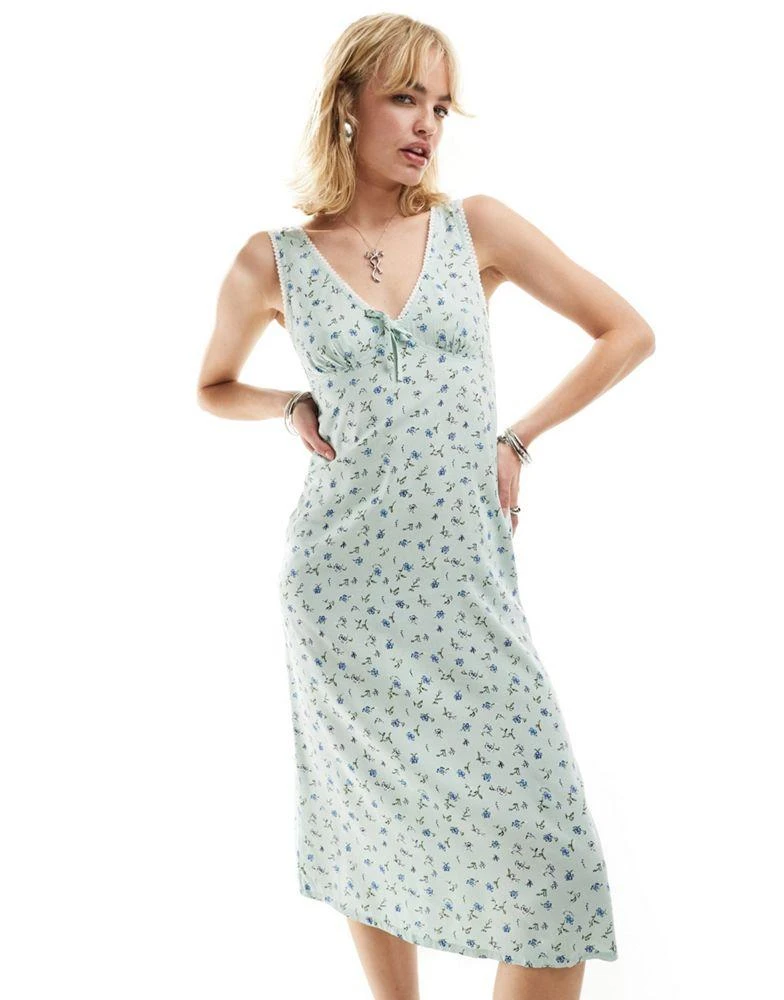 Motel Motel Exclusive lavisha lace edge ditsy floral midi dress in pale blue 3
