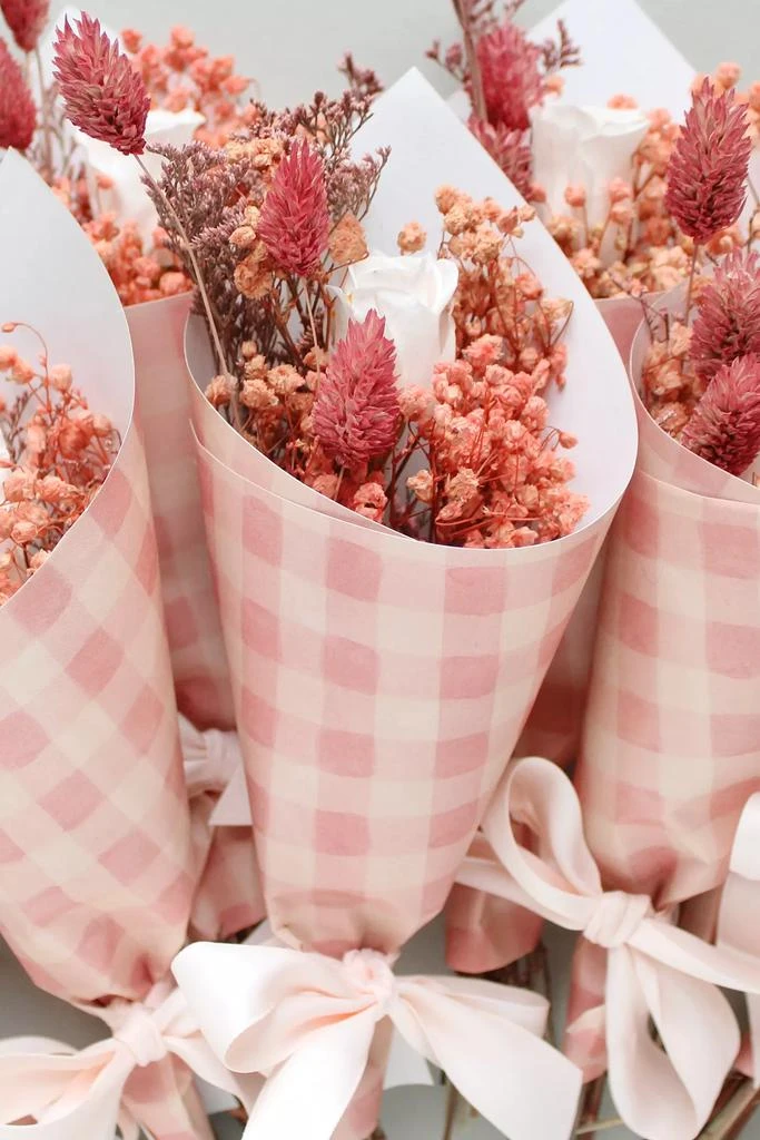 Roxanne
s Dried Flowers Roxanne’s Dried Flowers Petite Pretty In Pink Bouquet 2