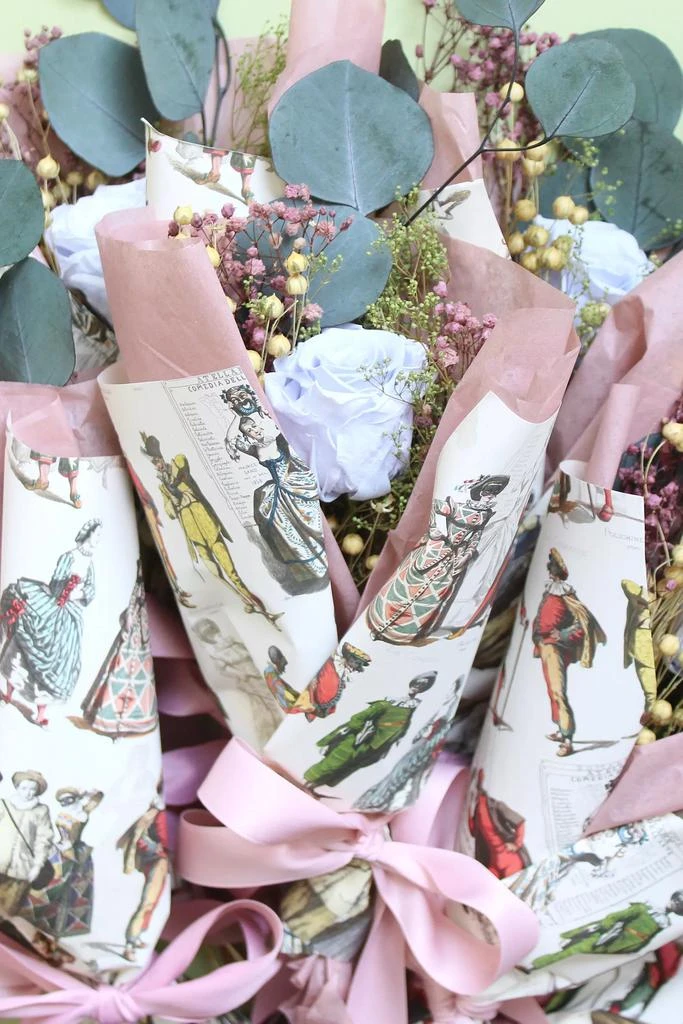 Roxanne
s Dried Flowers Roxanne’s Dried Flowers The Petite Masquerade Bouquet 2