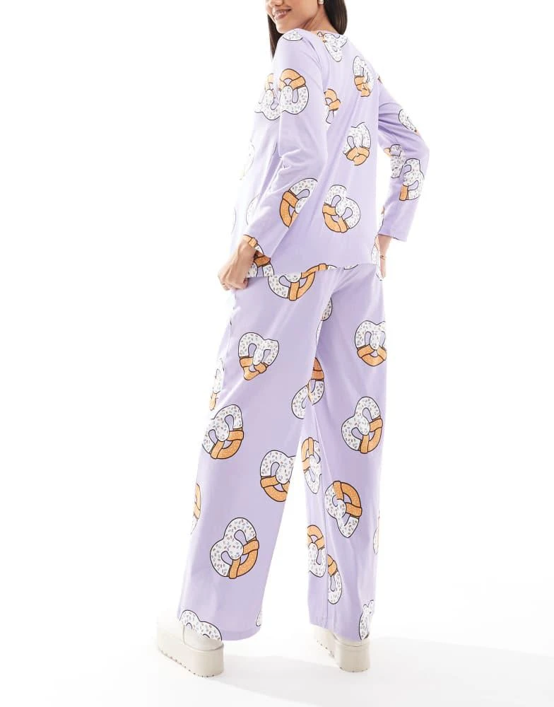 ASOS ASOS DESIGN Maternity pretzel long sleeve top & trouser pyjama set in lilac 2