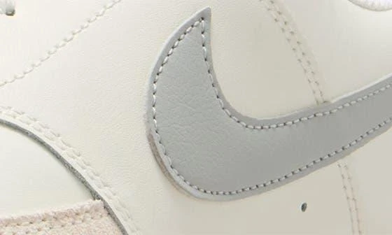 NIKE Court Vision Low Sneaker 7