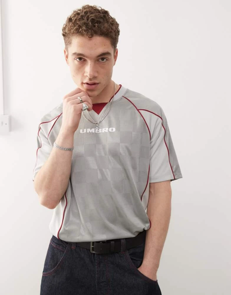 Umbro Umbro panelled jersey t-shirt in silver 1