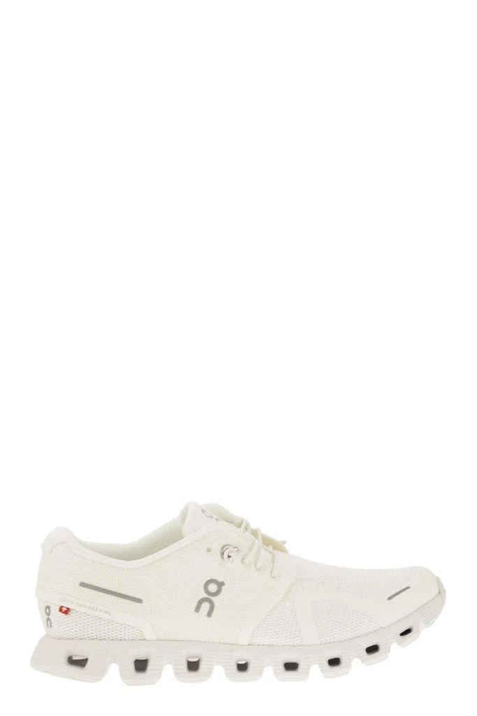 On CLOUD 5 - SNEAKERS 1