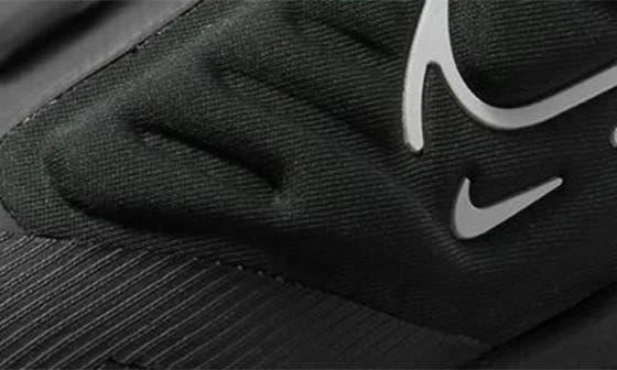 NIKE Air Winflo 9 Shield Running Shoe 7