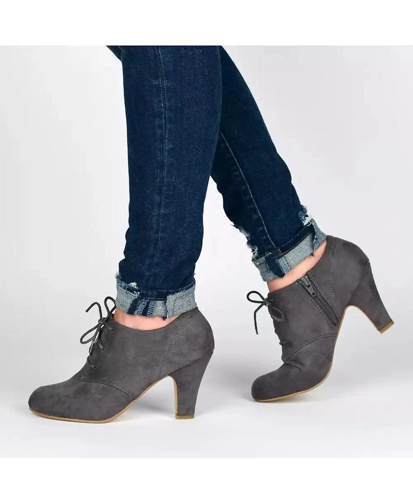 Journee Collection Women's Leona Wide Width Lace Up Dress Shooties 10