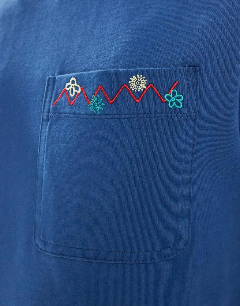 Farah Farah stacy t-shirt in blue with pocket embroidery 3