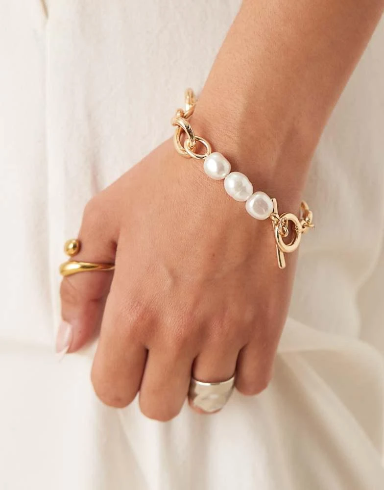 ASOS ASOS DESIGN chain bracelet with t-bar and faux pearl details in gold tone 3
