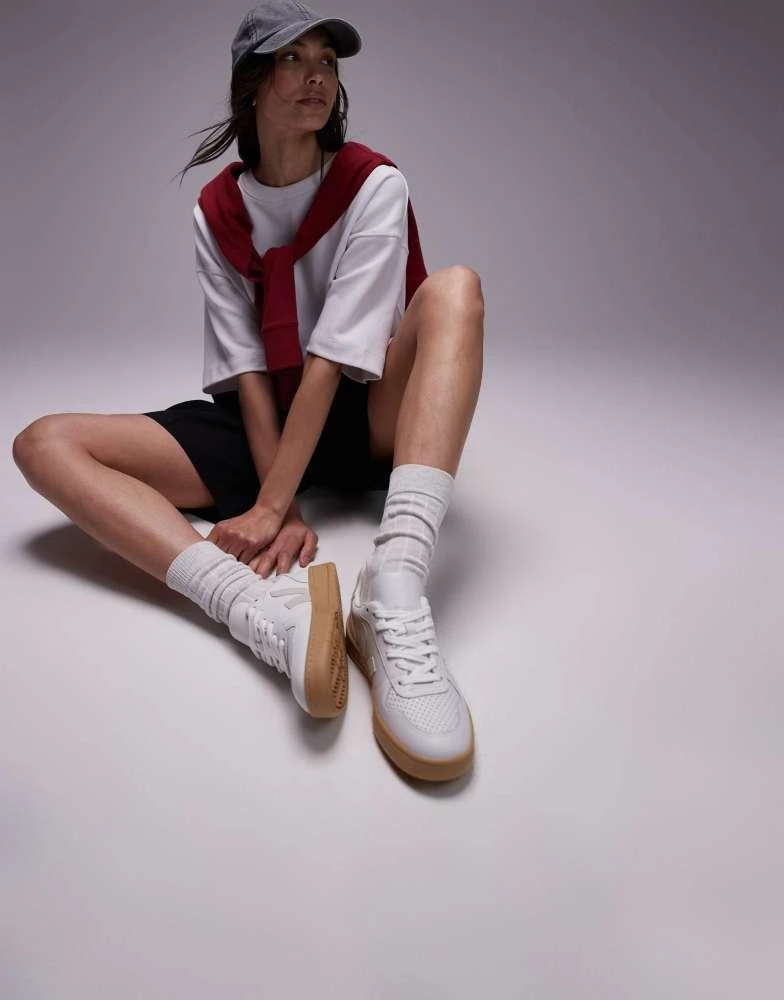 Veja VEJA V-10 trainer in extra white natural leather 1