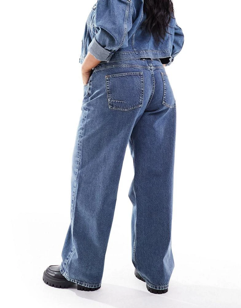 ASOS ASOS DESIGN Curve  baggy  jeans in mid blue 2
