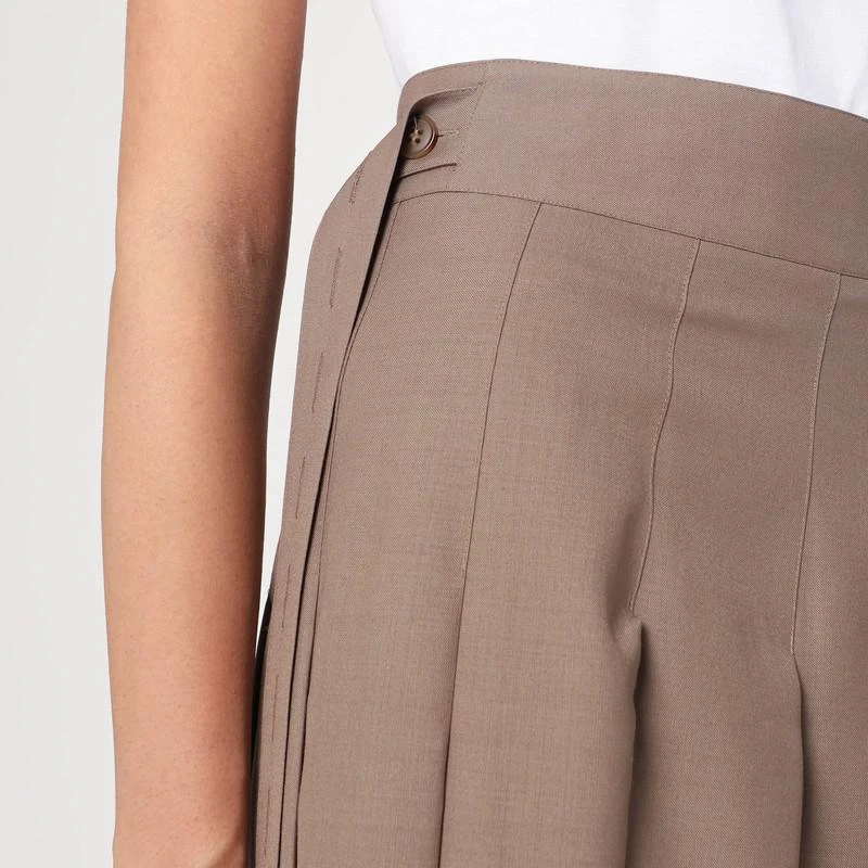 Róhe Pleated midi skirt in khaki 5