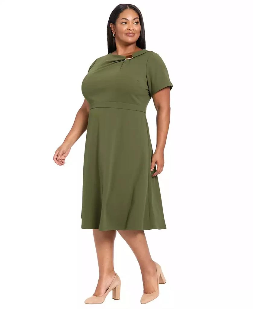London Times Plus Size Fit and Flare Short Sleeve Dress 2