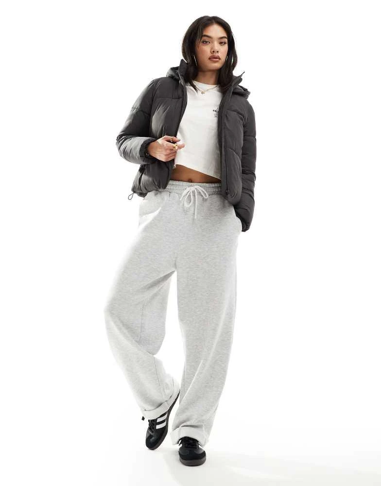 New Look New Look cropped puffer coat in grey 2