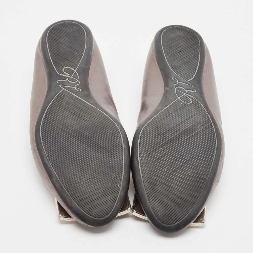 Roger Vivier Roger Vivier Silver Leather Gommette Ballet Flats Size 39 6