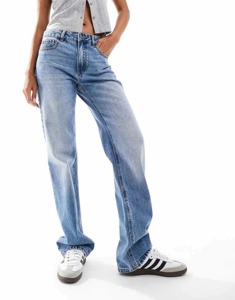 Stradivarius Stradivarius STR straight leg jean in medium wash blue 2