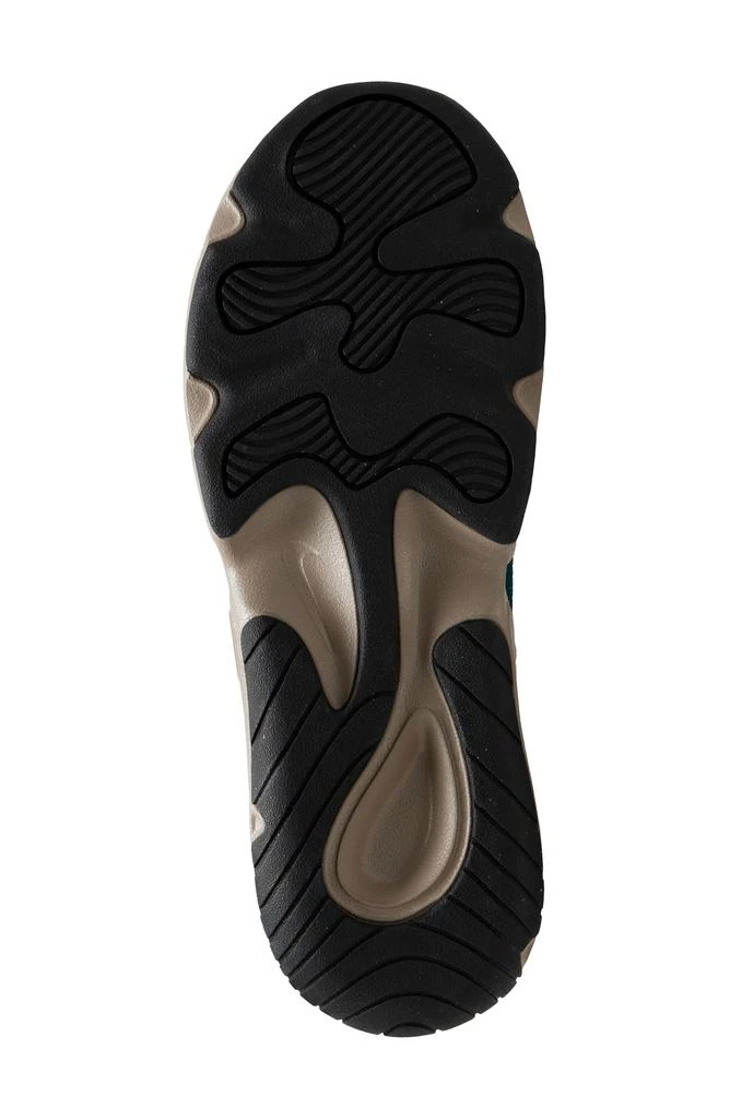 NIKE Tech Hera Sneaker 3