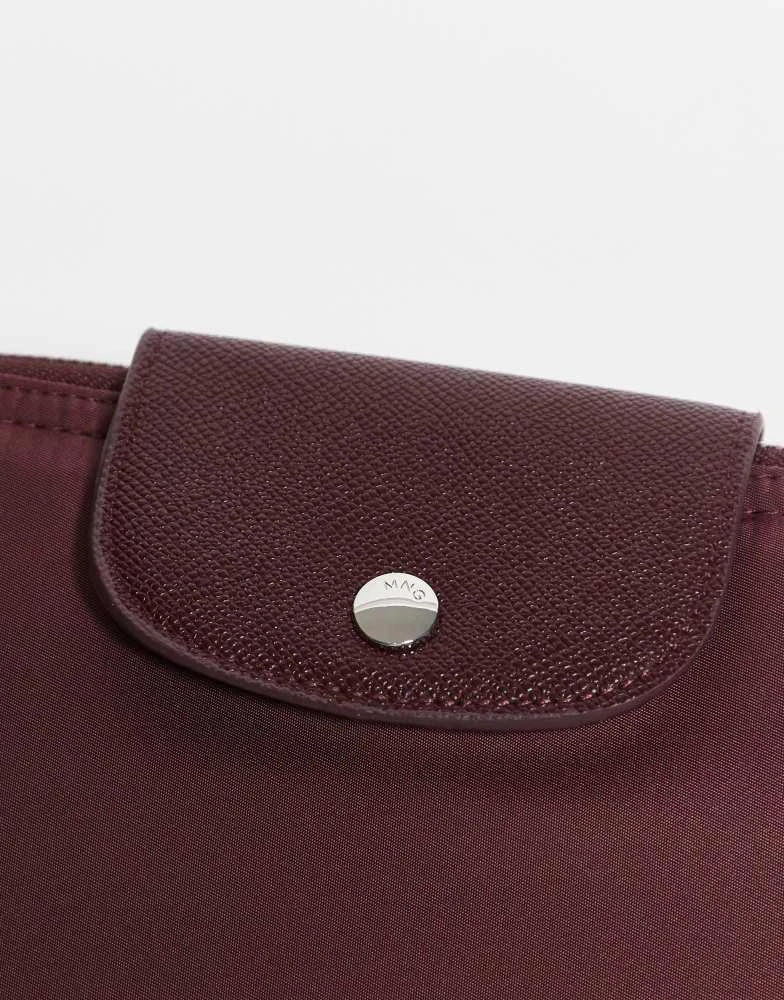 Mango Mango laptop case in cherry red 2