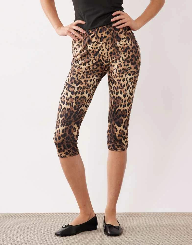 ASOS ASOS DESIGN capri legging in leopard print 2