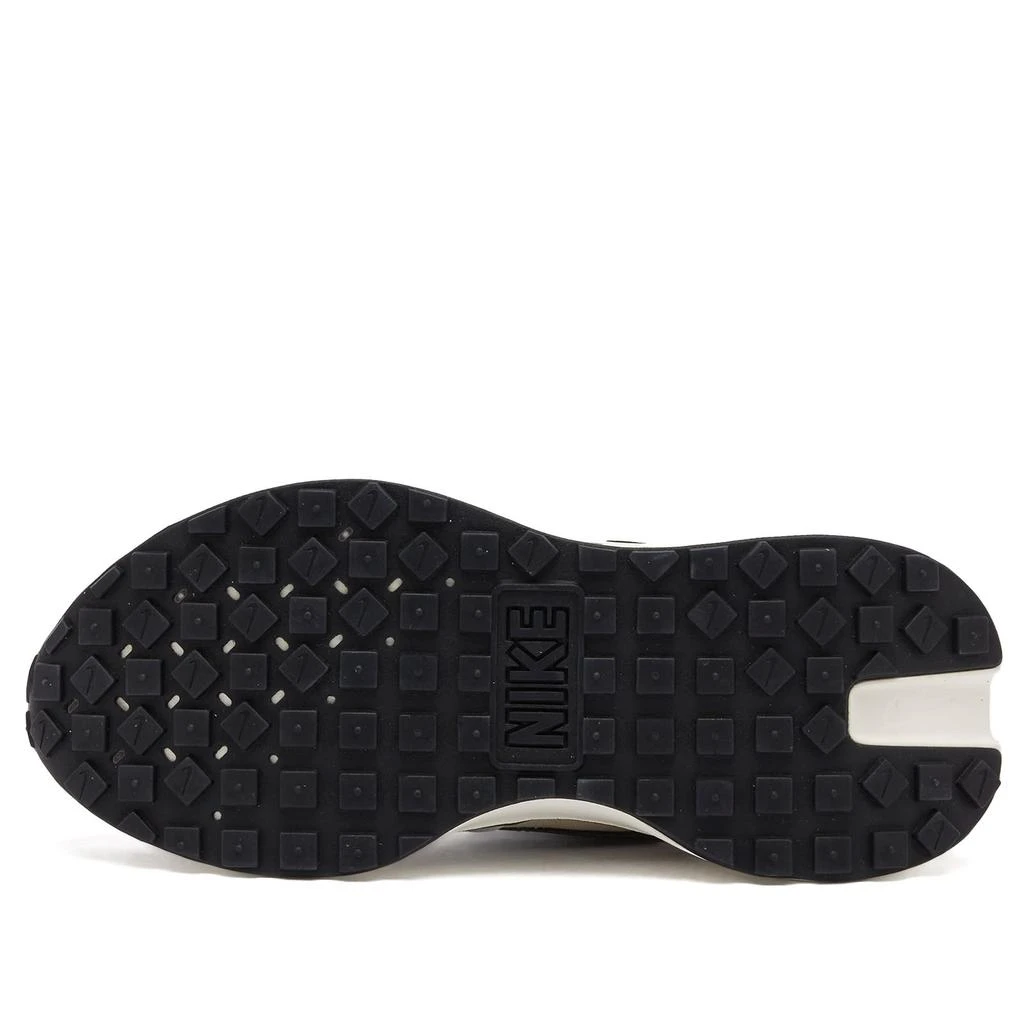 NIKE Nike W Phoenix Waffle Sneaker 5