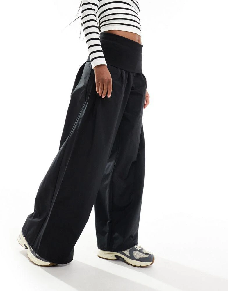 Bershka Bershka poplin fold over wide leg trousers in black 1