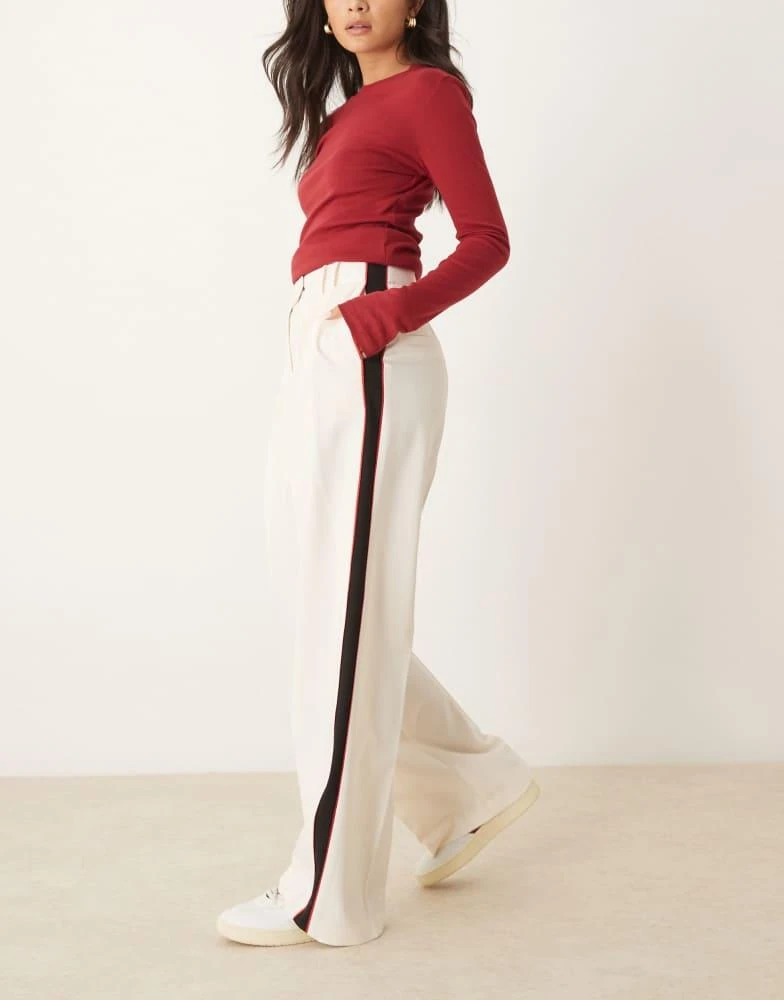 ASOS ASOS DESIGN tailored relaxed trousers with contrast piping in off white 1