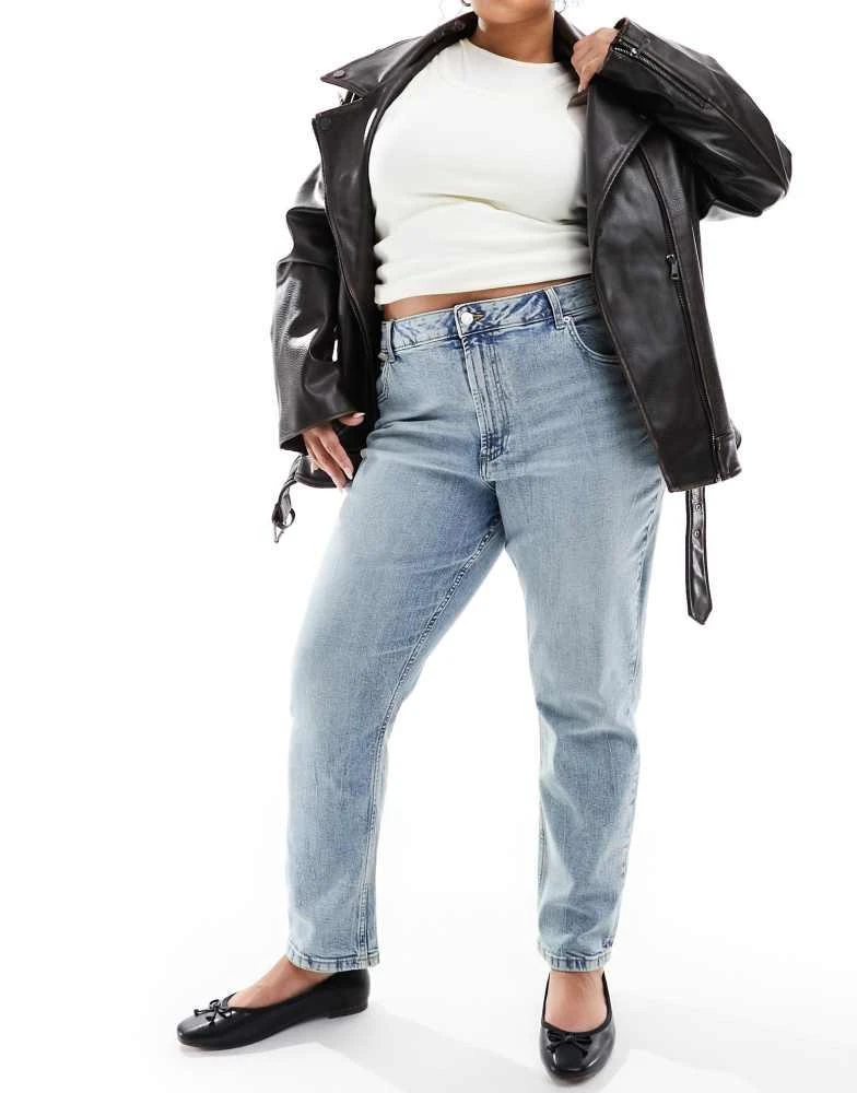 ASOS ASOS DESIGN Curve slim fit comfort mom jeans in mid blue 3
