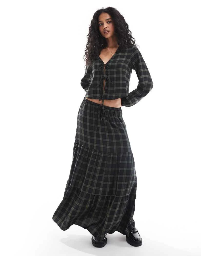 Pull&Bear Pull&Bear tiered maxi skirt in green check 1