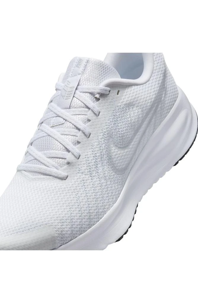 NIKE Run Defy Running Shoe 8
