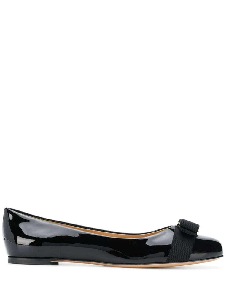 Salvatore Ferragamo varina Black Ballet Shoes With Engraved Logo On The Bow In Patent Leather Woman 1