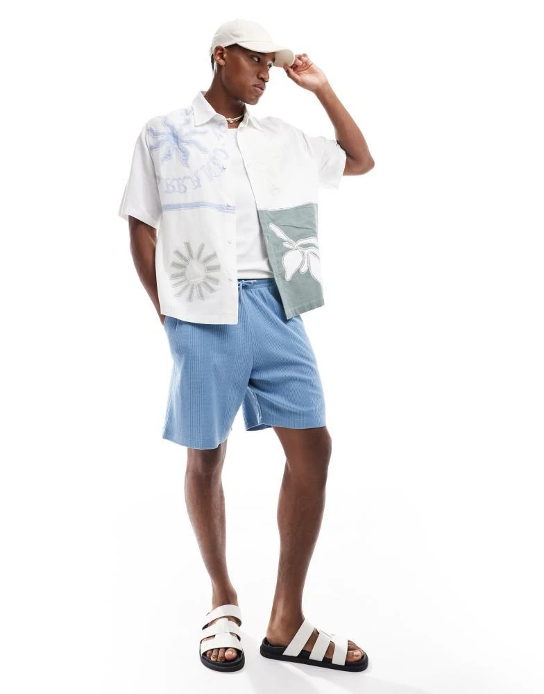 Bershka Bershka patch printed shirt in sage and white 2