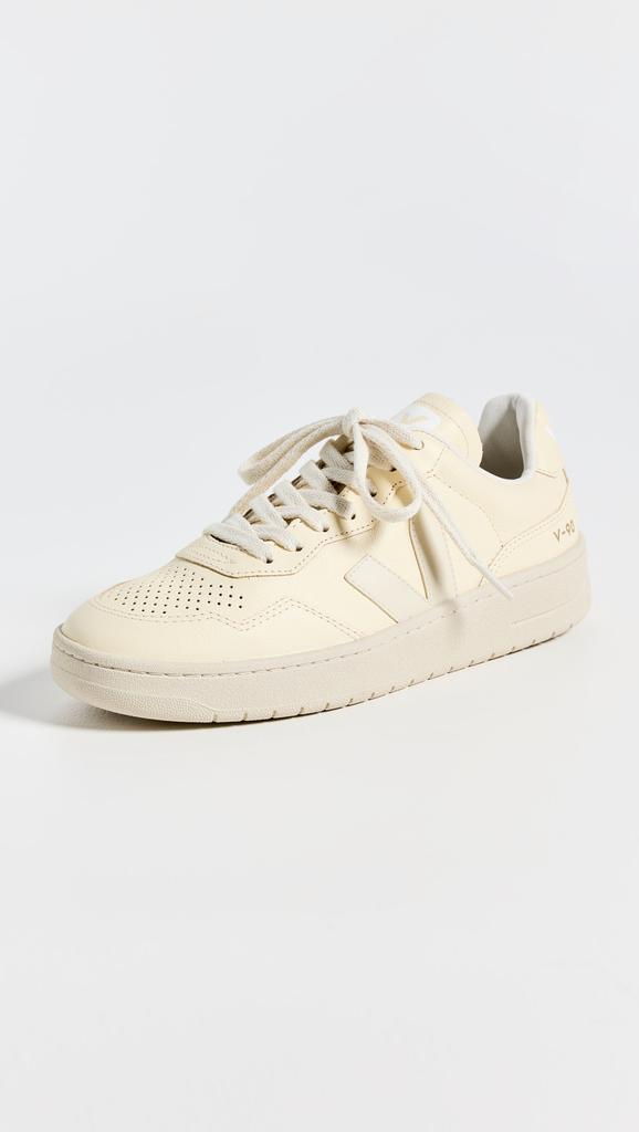 【送料&関税込】Veja v-90 Sneakers VEJA V-90 Sneakers | White | FARFETCH