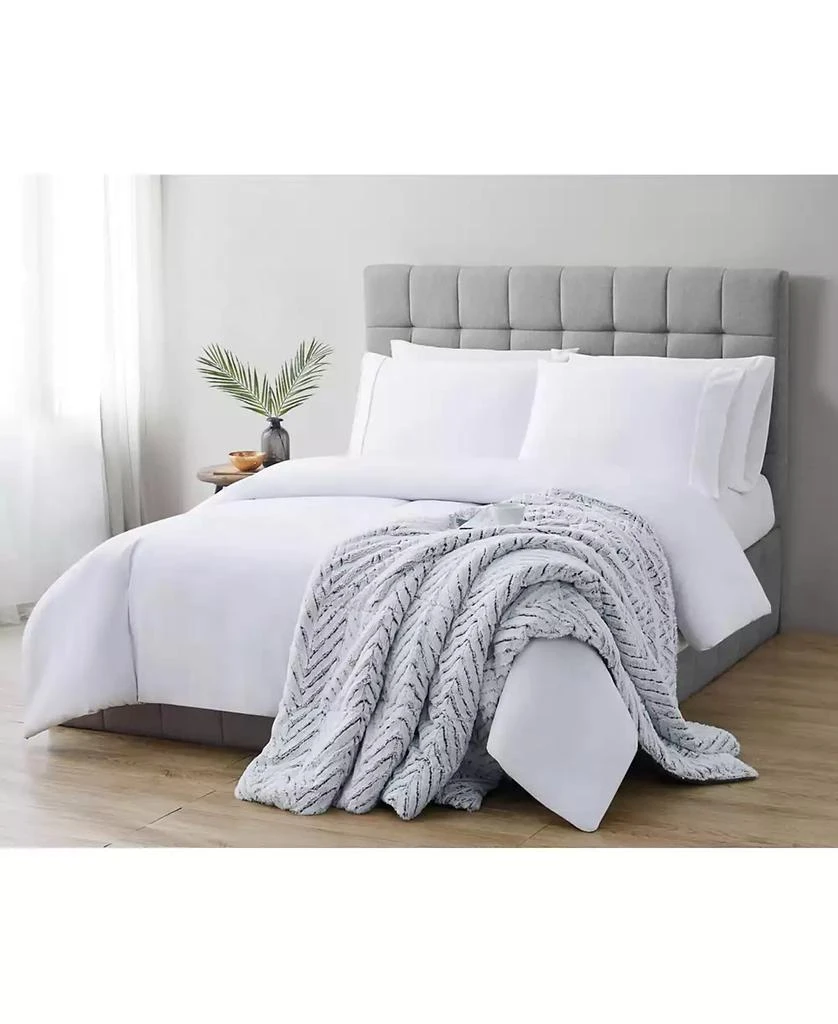 Christian Siriano New York Christian Siriano Gray Chevron Luxury Faux-Fur Throw, 60" x 70" 7