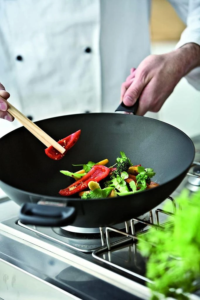 Scanpan Classic 12.5 Inch Wok 3