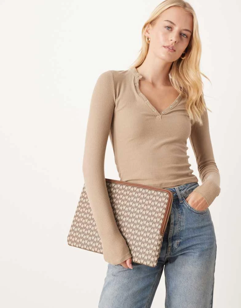Mango Mango laptop case in monogram 3