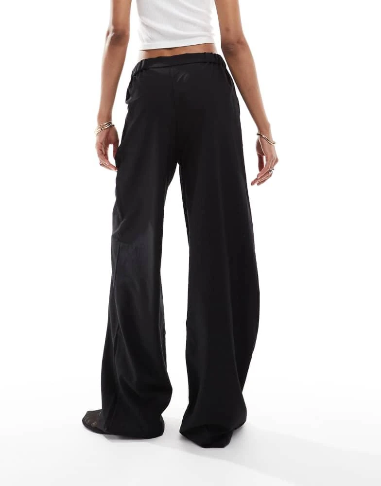 ASOS ASOS DESIGN Tall tailored relaxed straight leg trousers in black 3