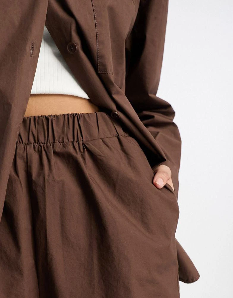 ASOS ASOS DESIGN pull on short in chocolate 4
