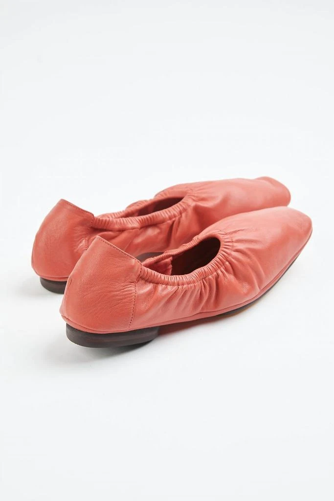 Mari Giudicelli TRAVEL BALLERINA 4