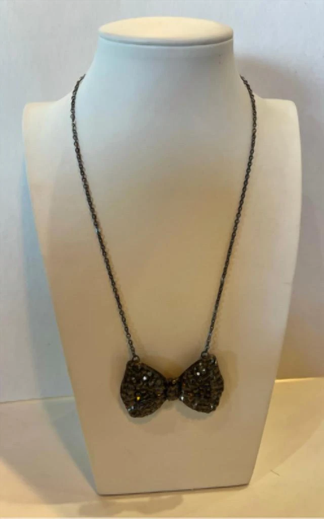 Sonya
s Sonya
S - Bow Necklace with Thin Chain
