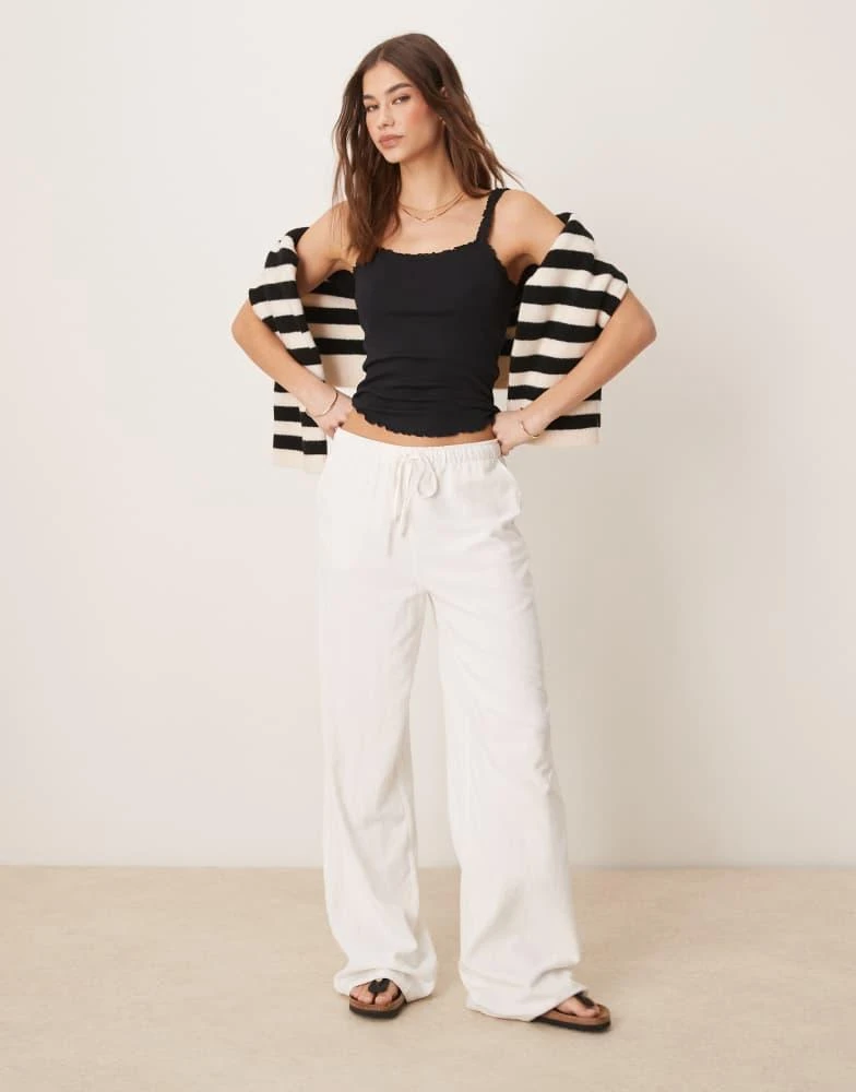 Stradivarius Stradivarius linen look pull on trouser in white 1
