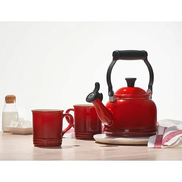 Le Creuset 1.7-Quart Whistling Kettle 2