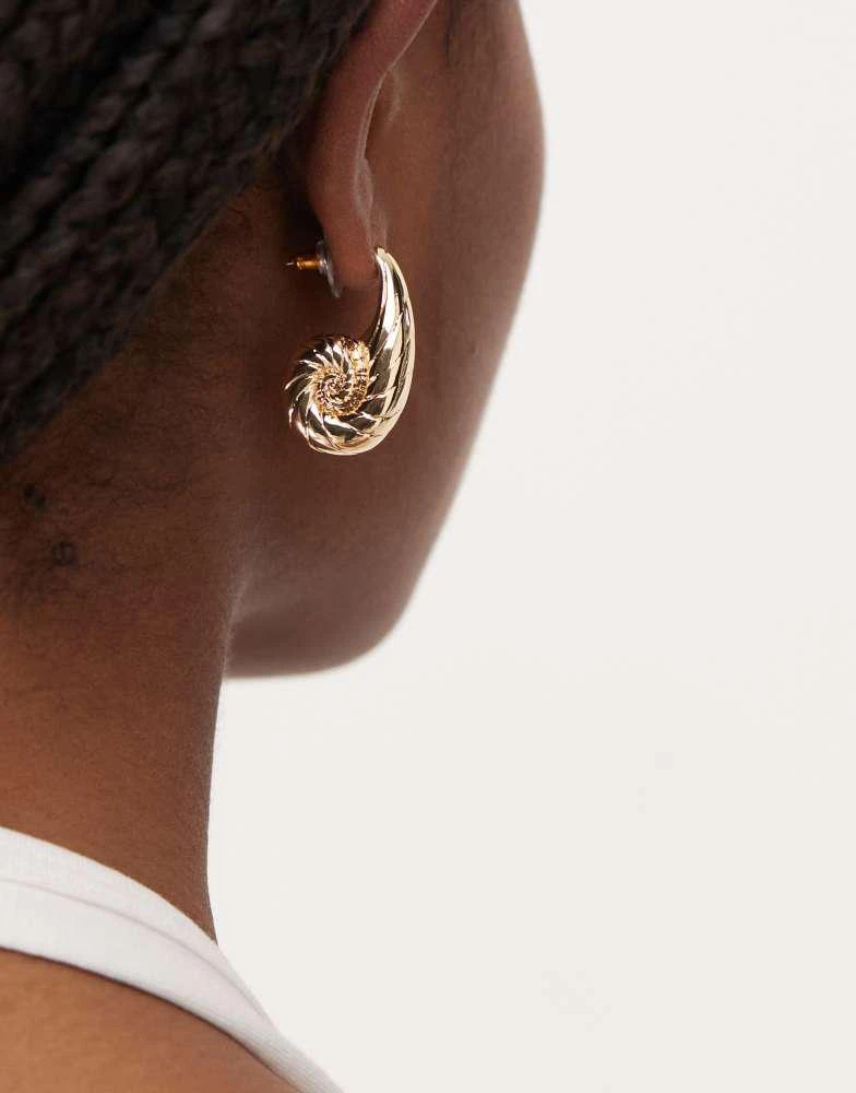 Reclaimed Vintage Reclaimed Vintage teadrop chubby shell hoop earrings in gold 2