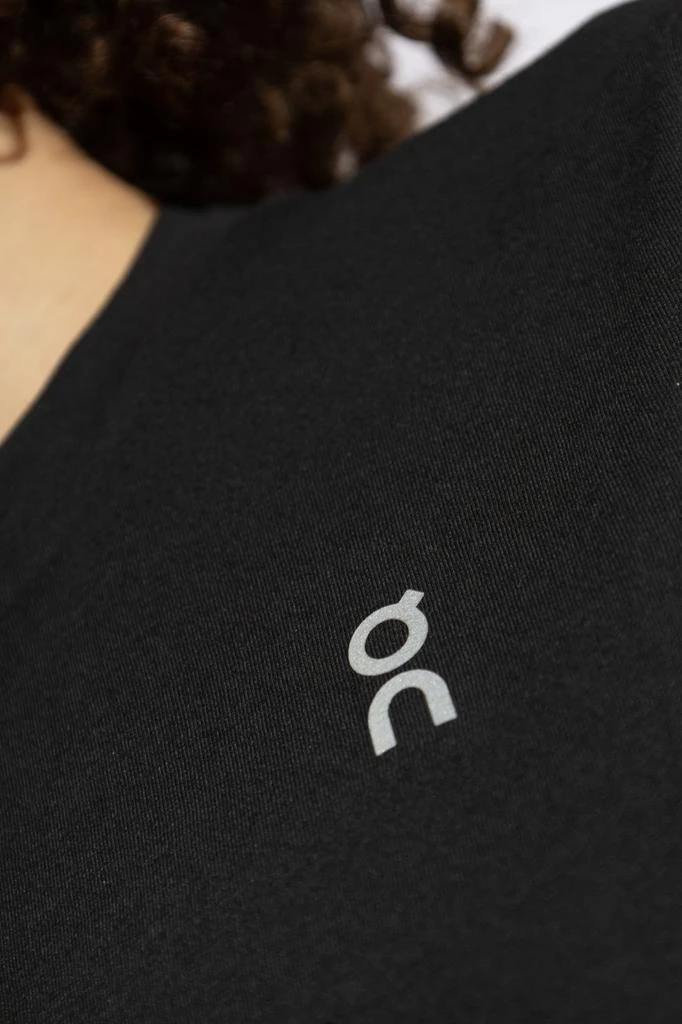 On On Running Logo-Printed Cropped Training T-Shirt 5