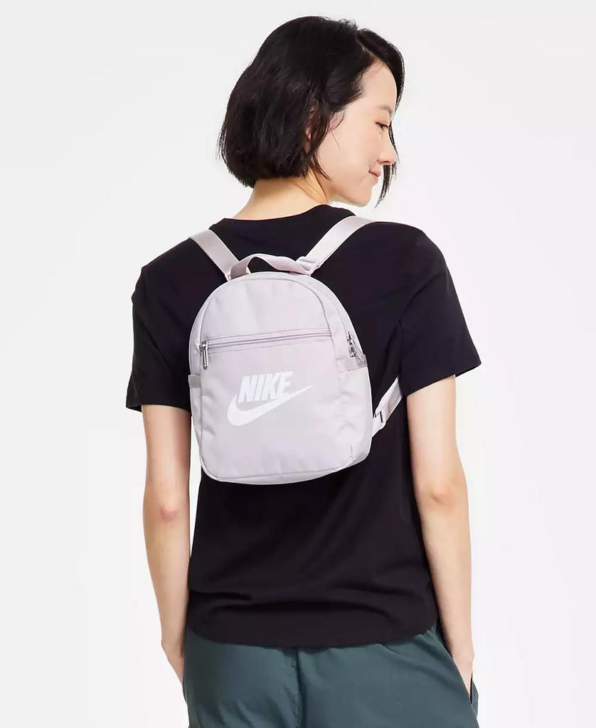 NIKE Women's   Sportswear Club Essentials   T-Shirt