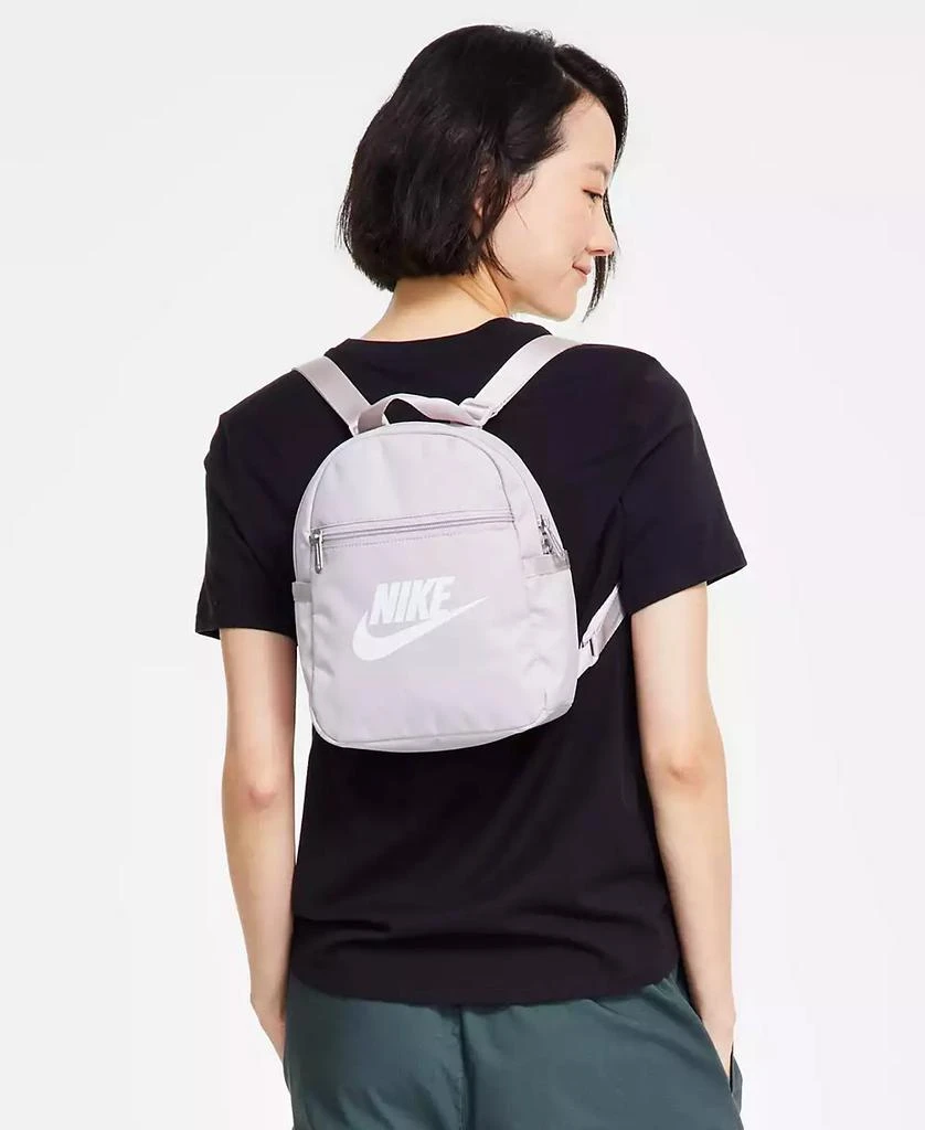 NIKE Women's   Sportswear Club Essentials   T-Shirt 2