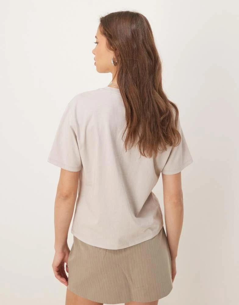 Abercrombie & Fitch Abercrombie & Fitch cropped t-shirt in beige 4
