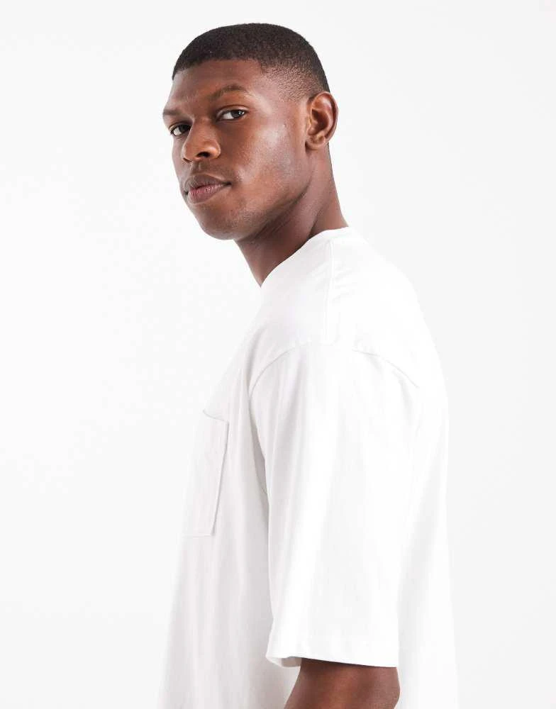 Levi
s Levi
s chest pocket tab t-shirt in white 4