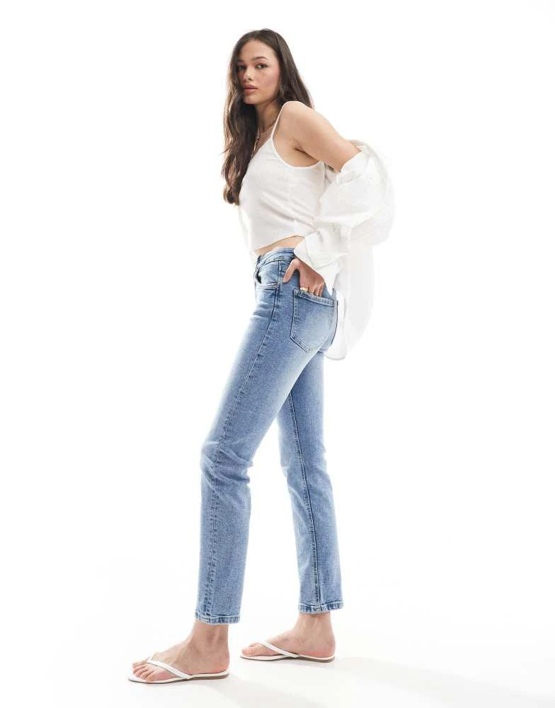 Stradivarius Stradivarius Tall D10 mom slim jean in medium wash 3