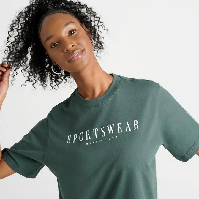 NIKE Women's Nike Sportswear Boxy T-Shirt 9